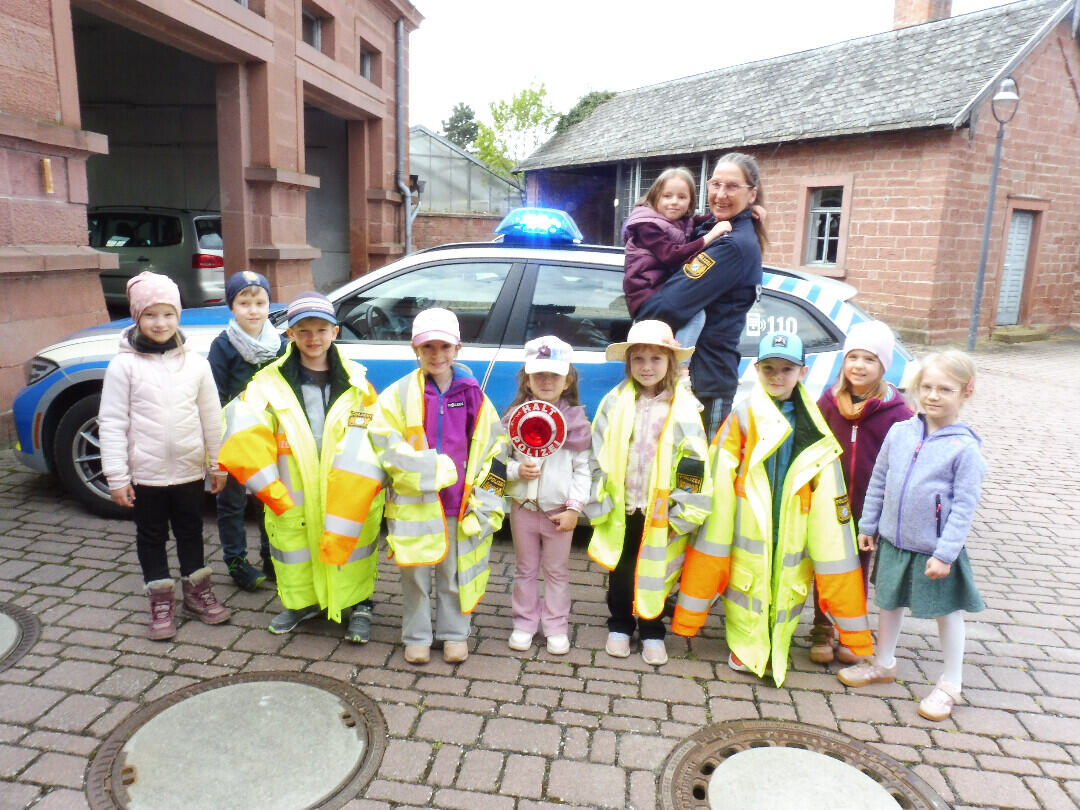 Wer will einmal echte Polizisten seh’n…